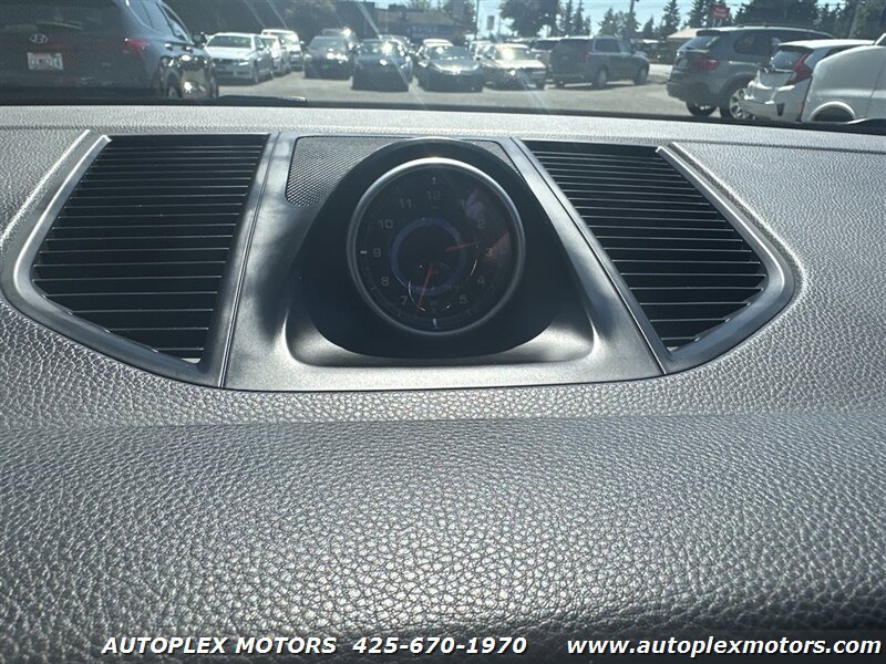 Used 2017 Porsche Macan AWD/4WD image 31