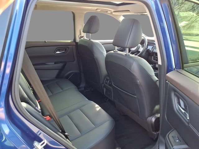 Used 2023 Nissan Rogue SV w/ SV Premium B Package image 11