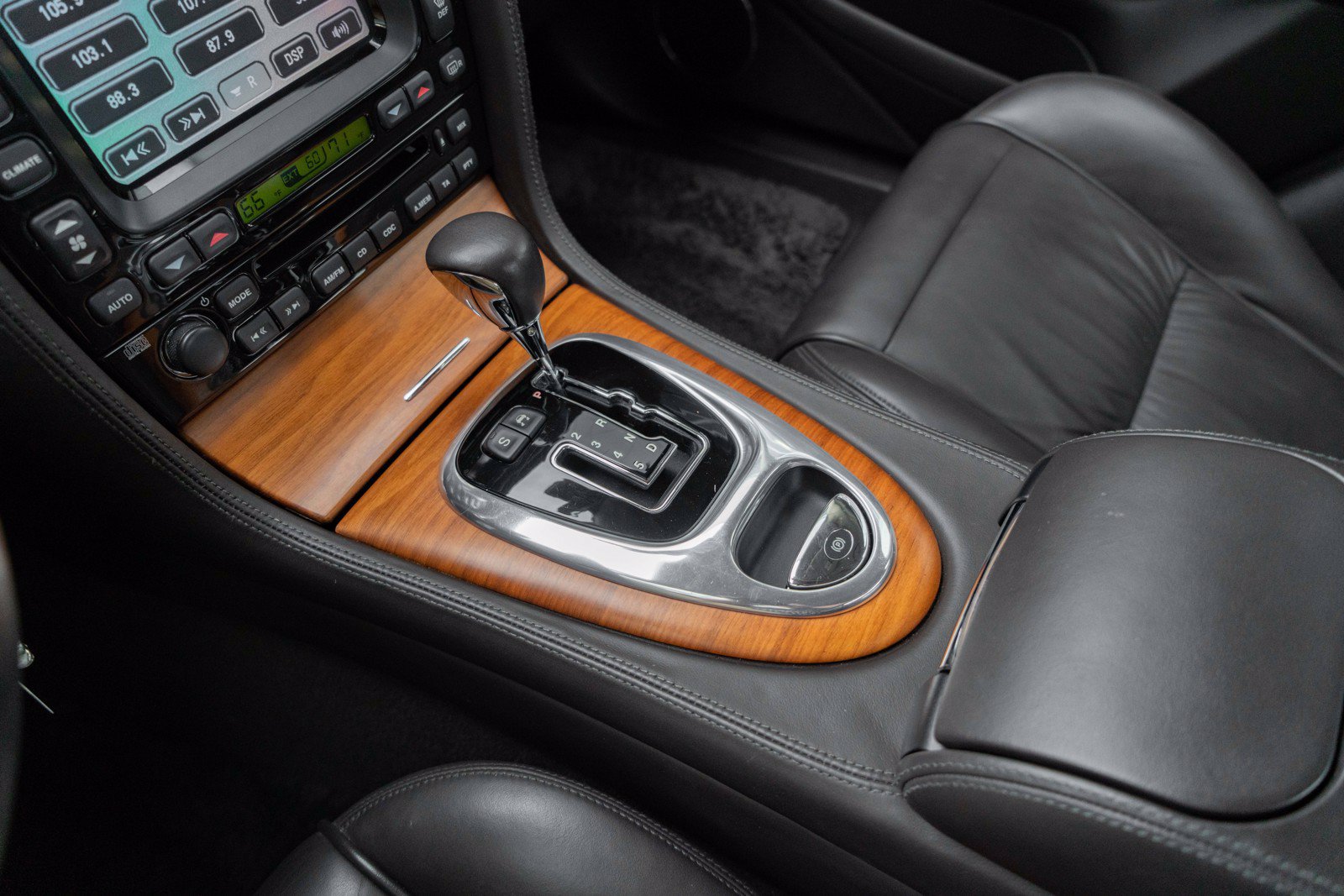 Used 2006 Jaguar XJ Vanden Plas Super V8 Portfolio RWD image 30