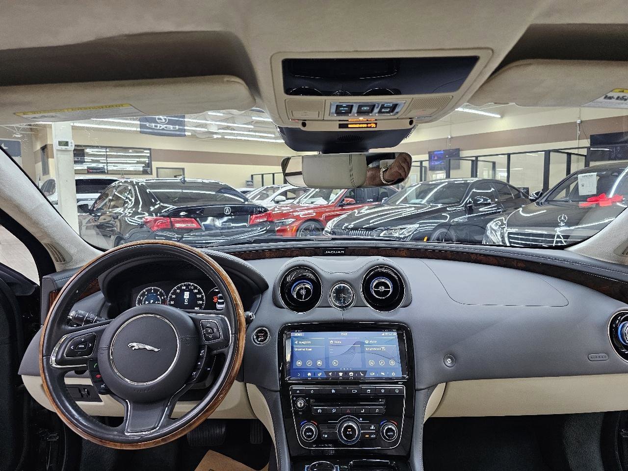 Used 2019 Jaguar XJ L Supercharged RWD image 28