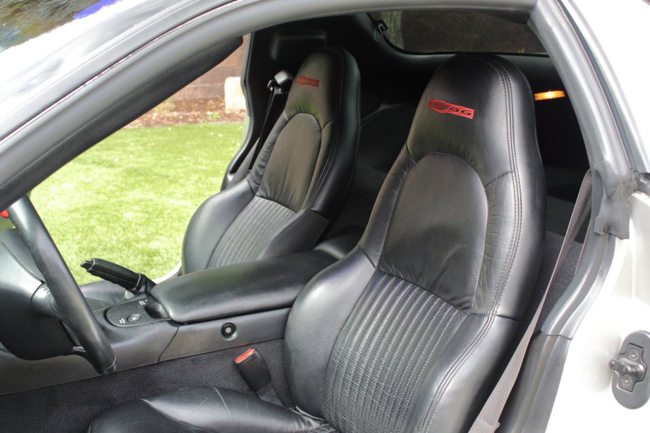 Used 2004 Chevrolet Corvette Z06 w/ Memory Package RWD image 39