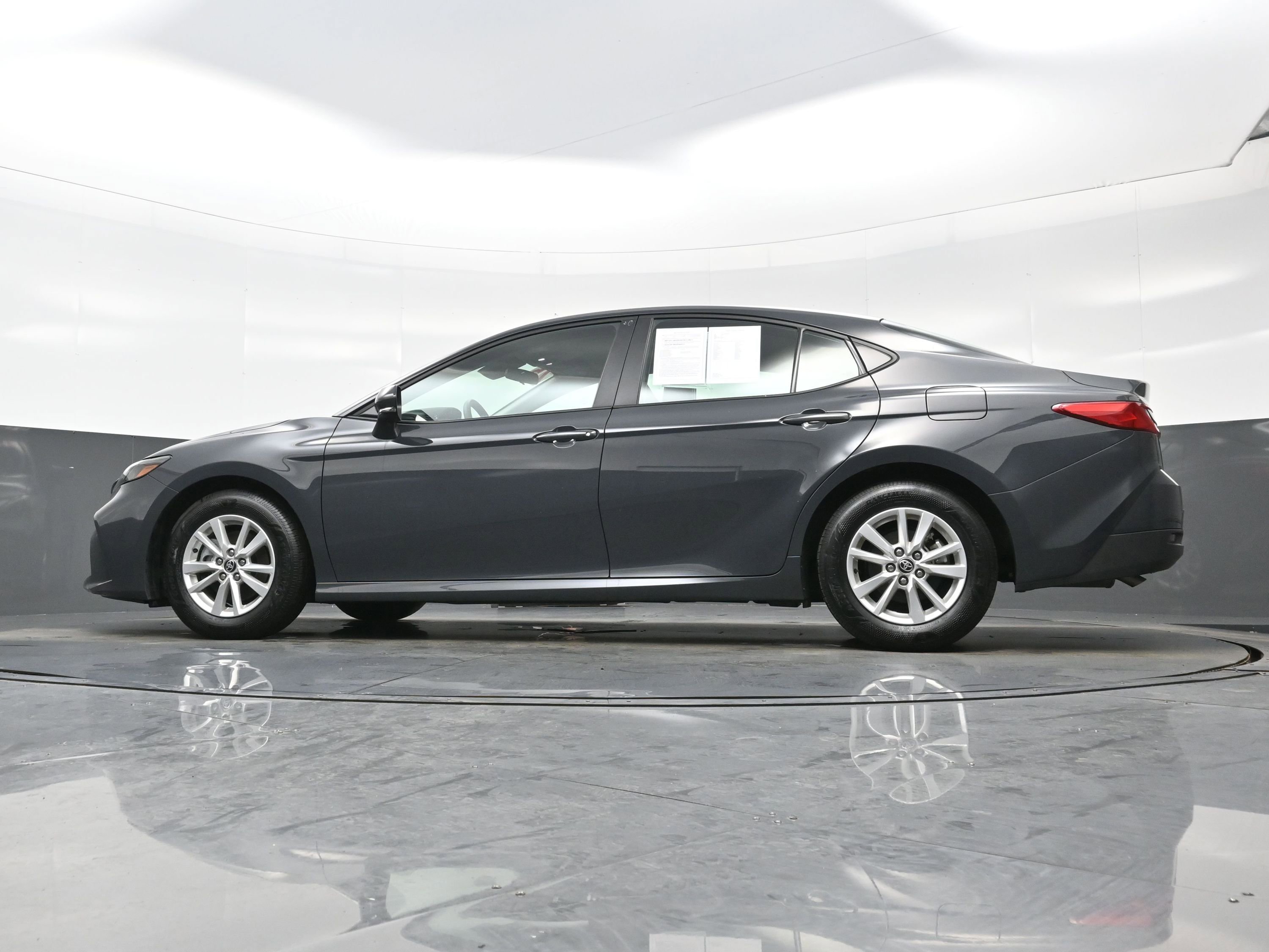 Used 2025 Toyota Camry LE image 28