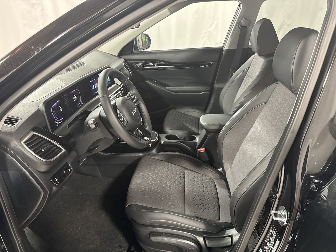 Certified 2025 Kia Seltos S AWD/4WD image 3