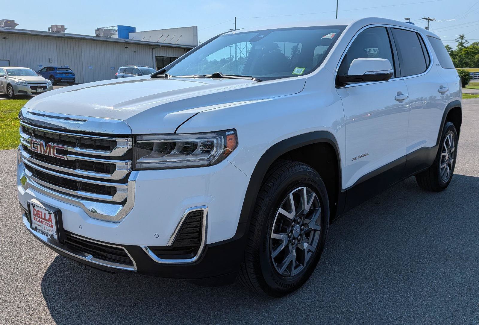 Used 2022 GMC Acadia SLE AWD/4WD image 3