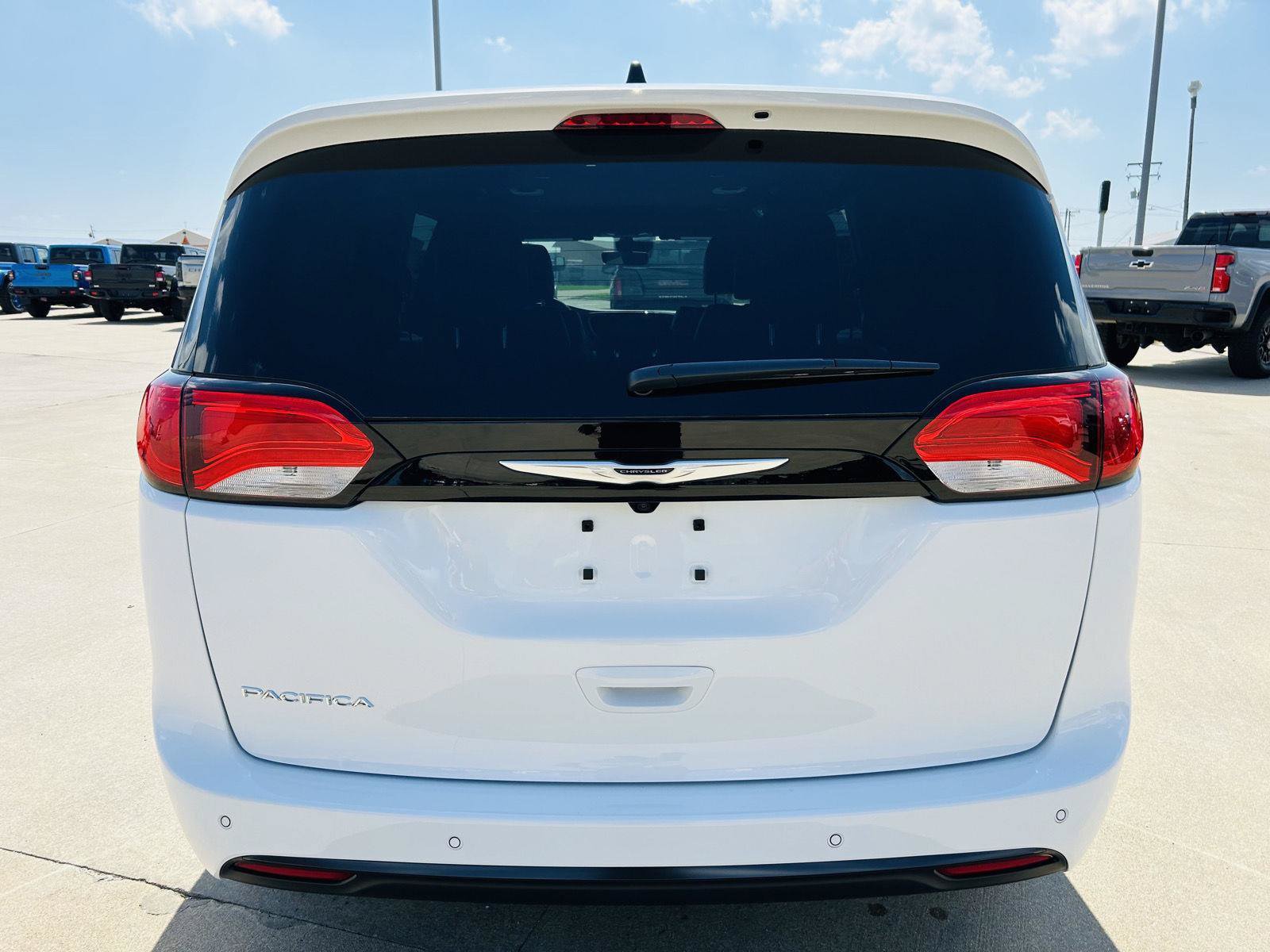 New 2027 Chrysler Pacifica LX FWD image 38