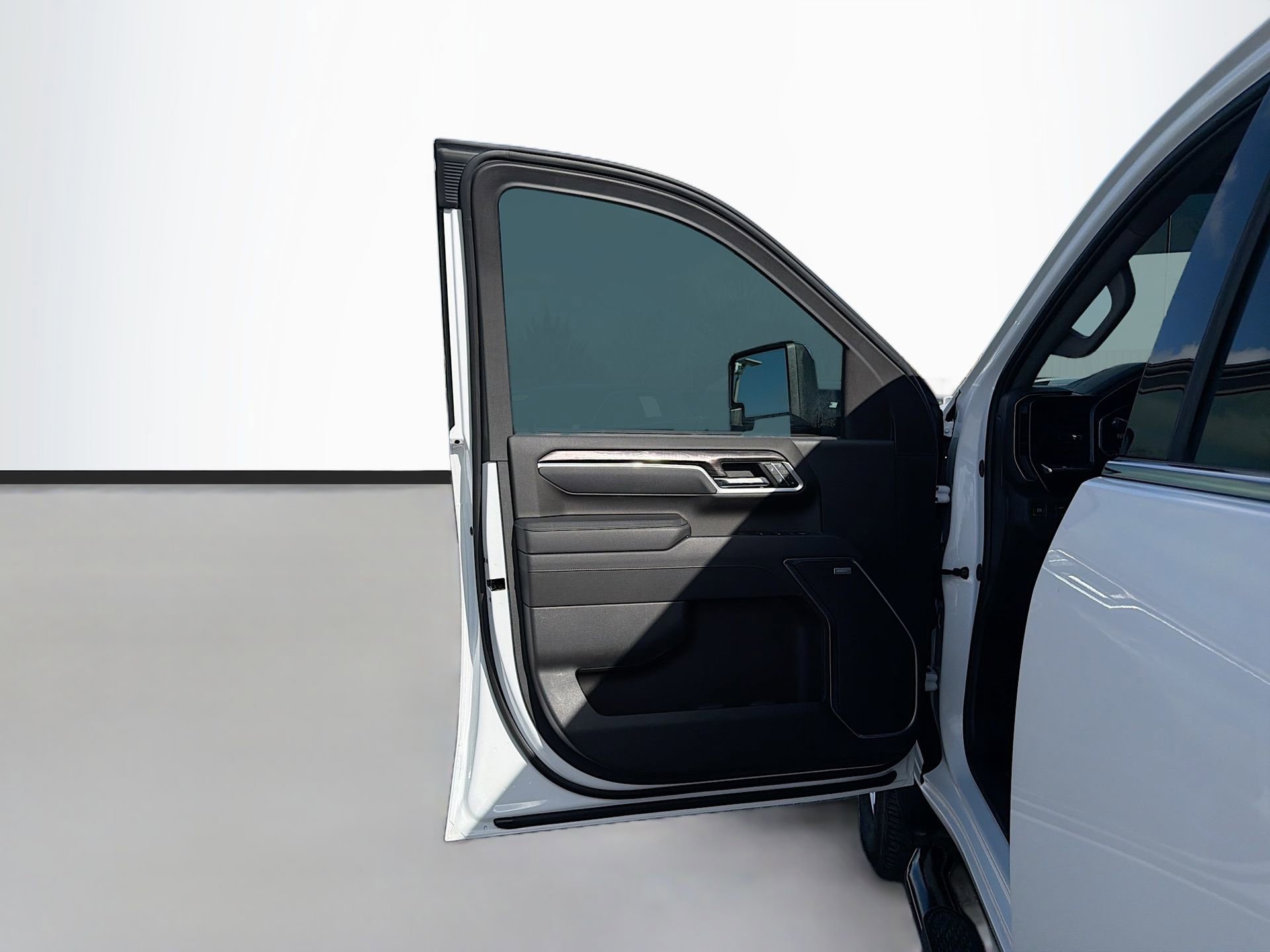 Used 2025 Chevrolet Silverado 2500 LTZ w/ LTZ Convenience Package image 23