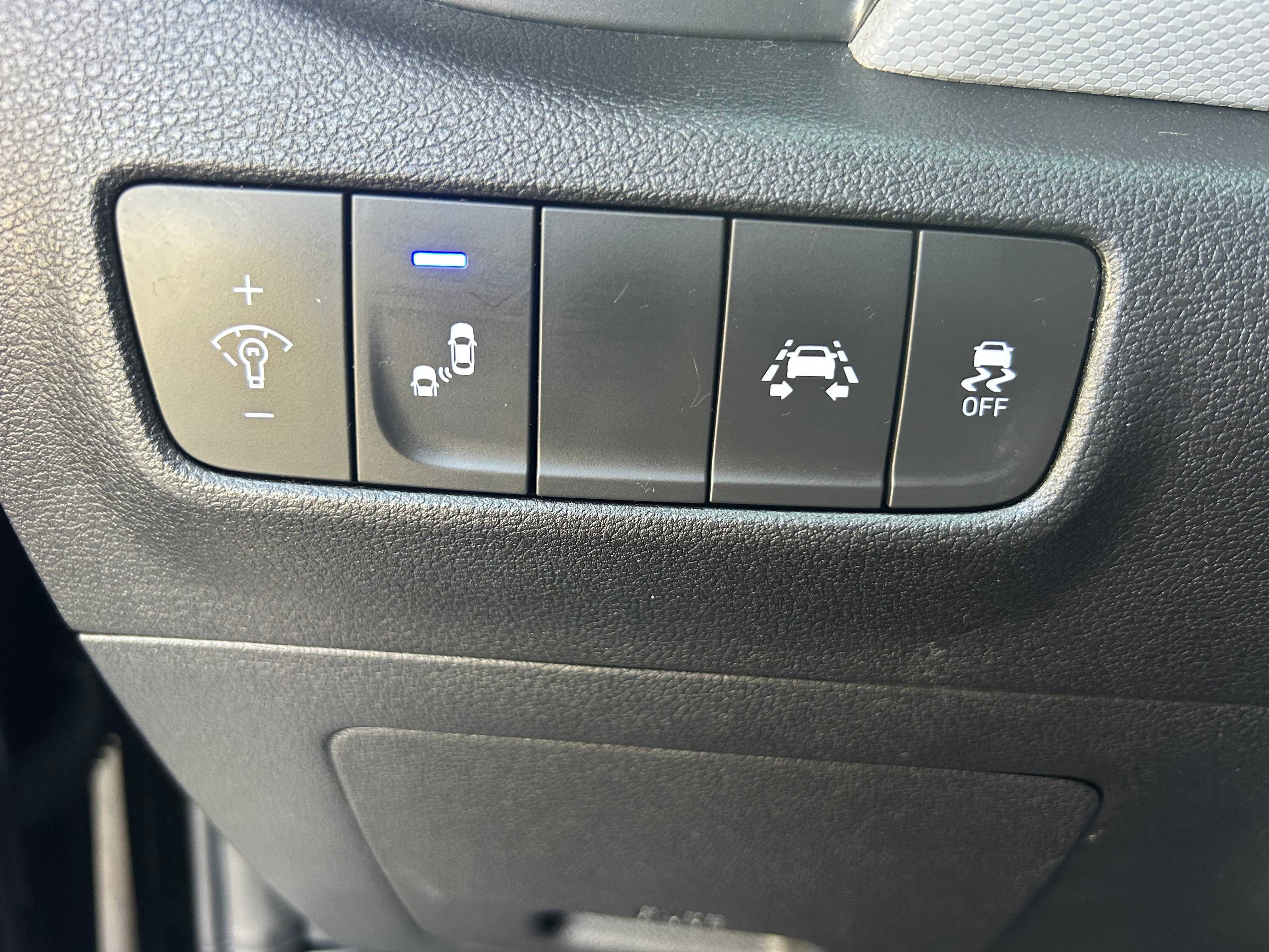 Used 2018 Hyundai Kona SEL w/ SEL Tech Package 02 image 11