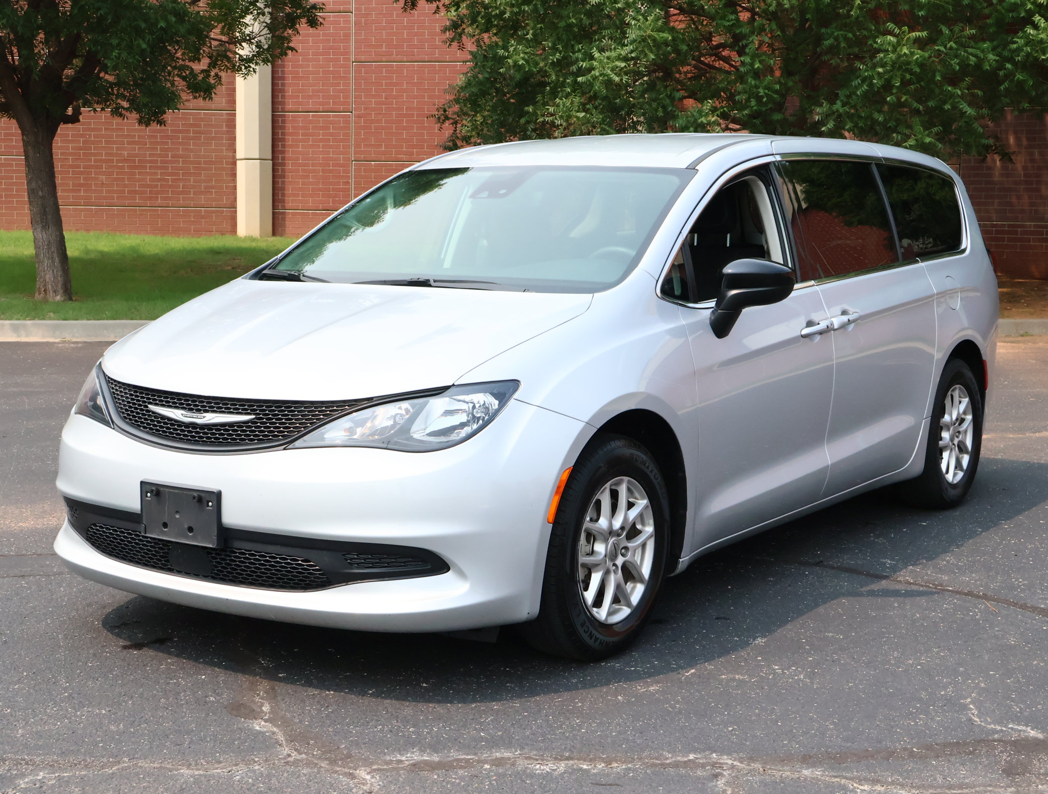 Used 2024 Chrysler Voyager LX FWD image 28