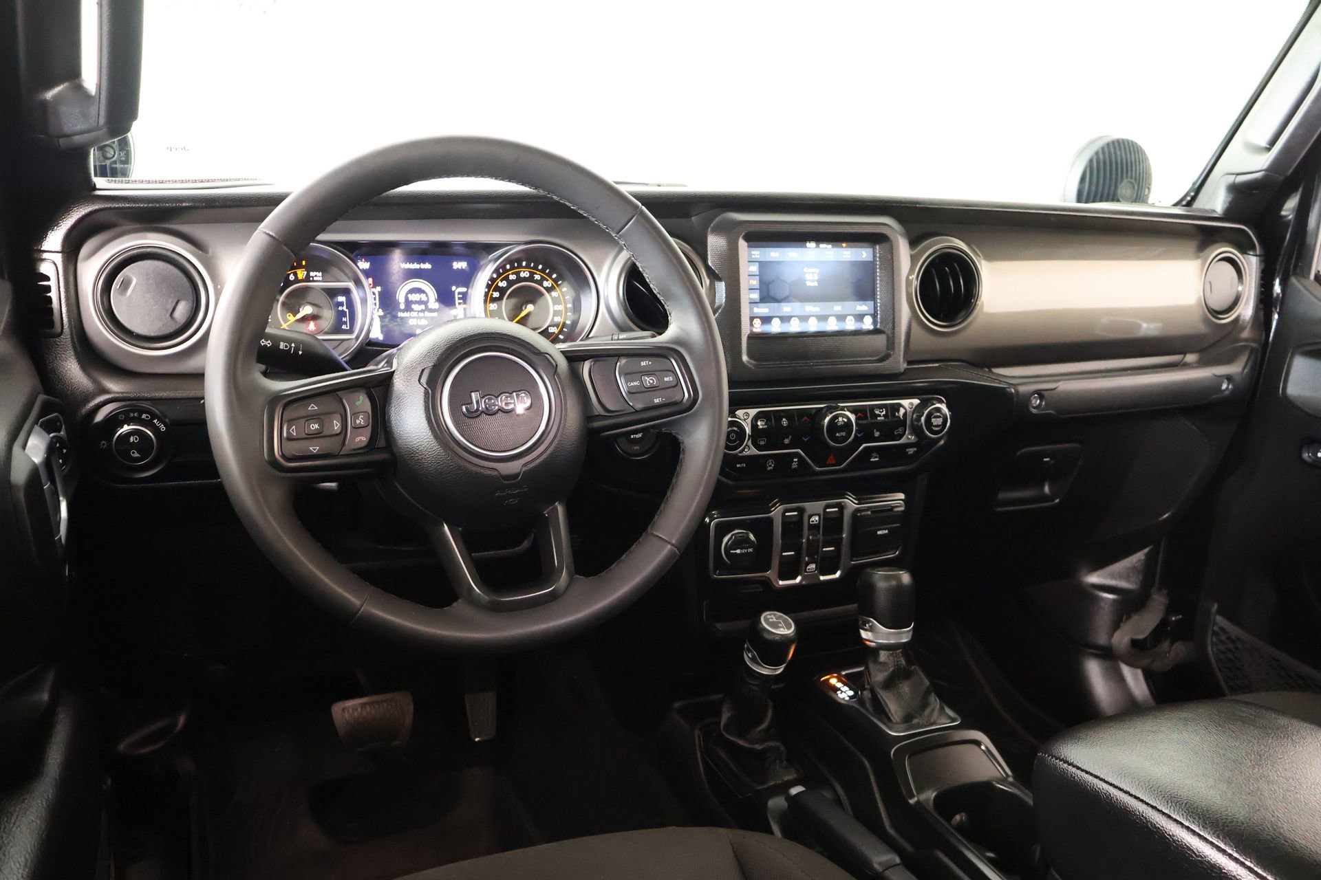 Used 2023 Jeep Gladiator Willys image 2