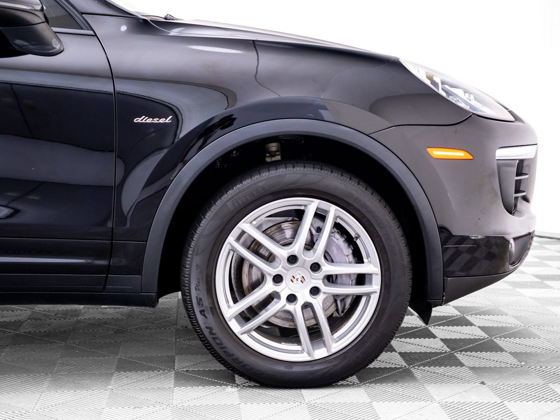 Used 2015 Porsche Cayenne Diesel AWD/4WD image 30