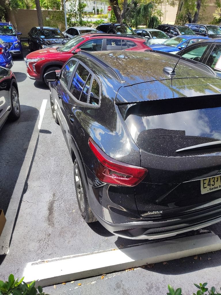 Used 2025 Chevrolet Trax LT w/ LT Convenience Package FWD image 5