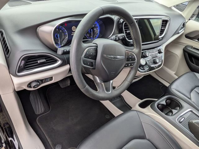 Certified 2024 Chrysler Pacifica Touring-L image 11