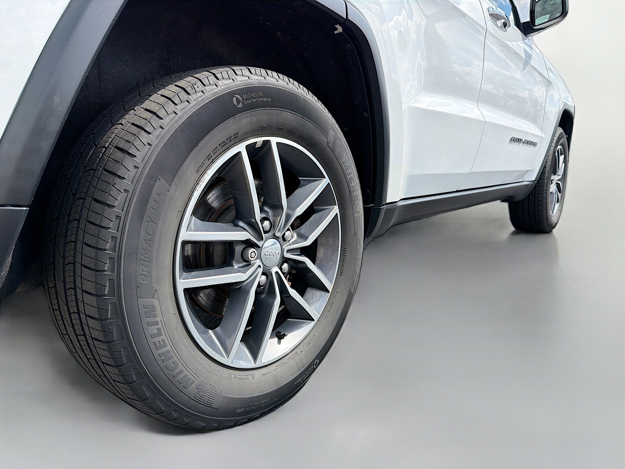 Used 2018 Jeep Grand Cherokee Limited image 13