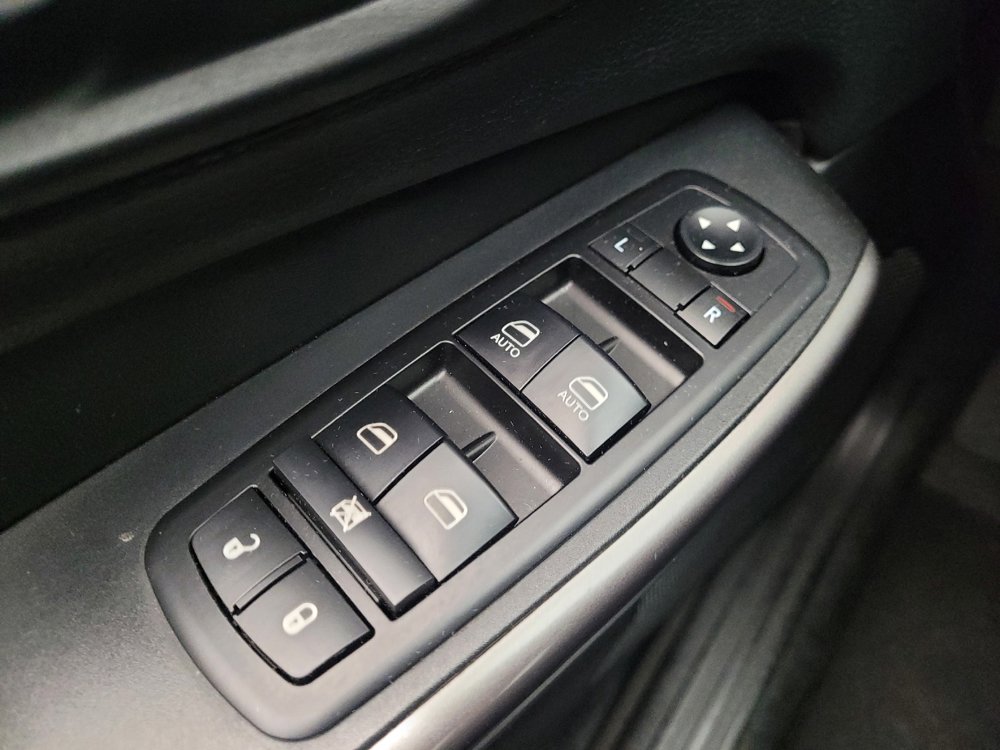 Used 2019 Jeep Cherokee Latitude w/ Popular Appearance Group image 27