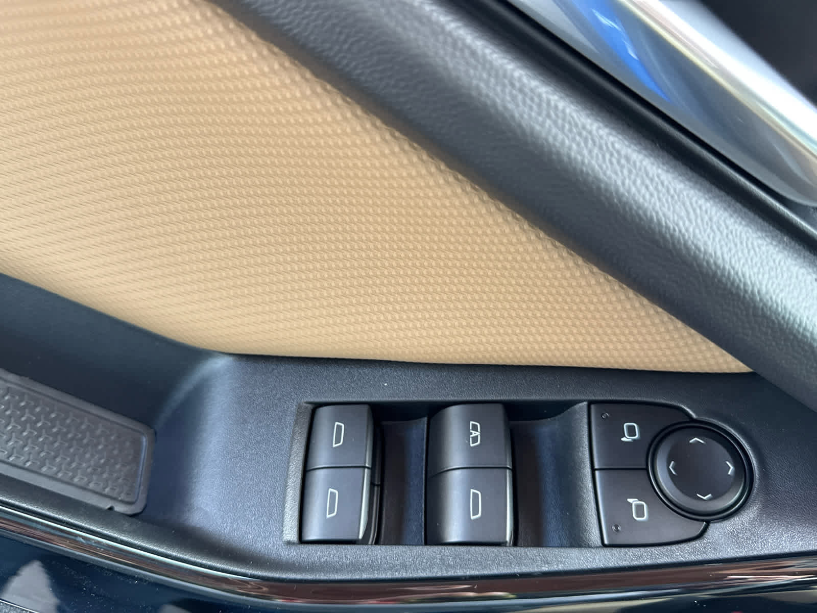 New 2026 Chevrolet Equinox ACTIV w/ Convenience Package III image 12