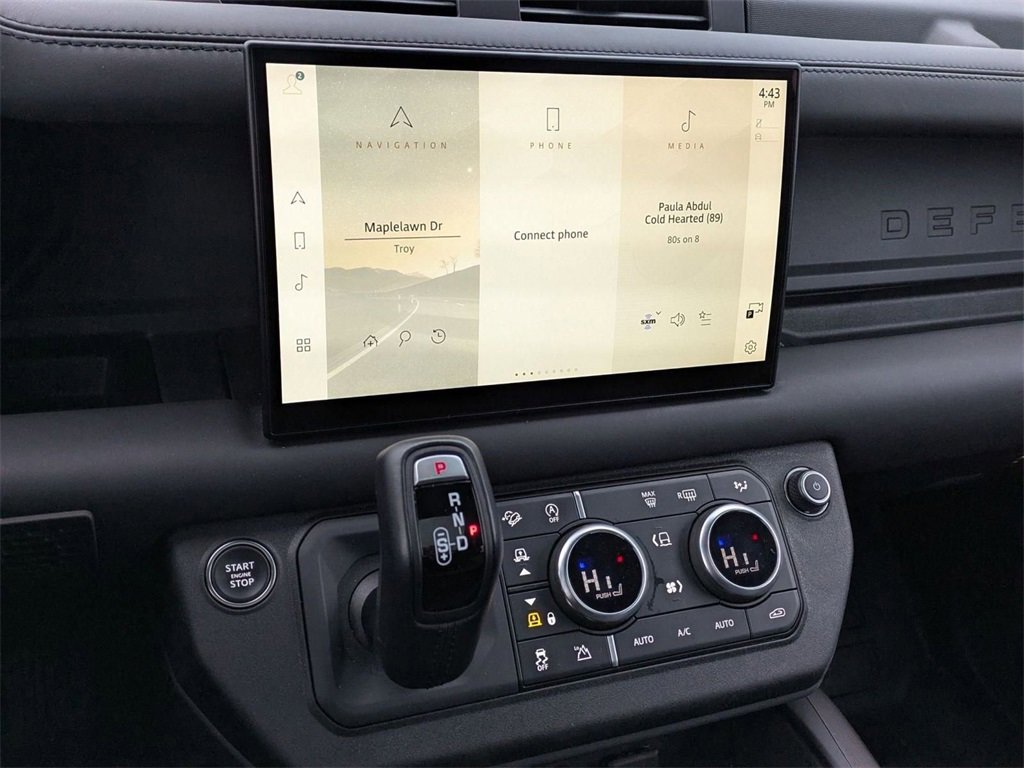 Used 2023 Land Rover Defender 130 X-Dynamic SE image 28