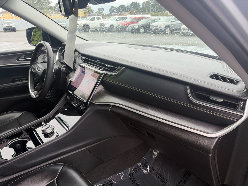 Used 2023 Jeep Grand Cherokee Limited AWD/4WD image 17