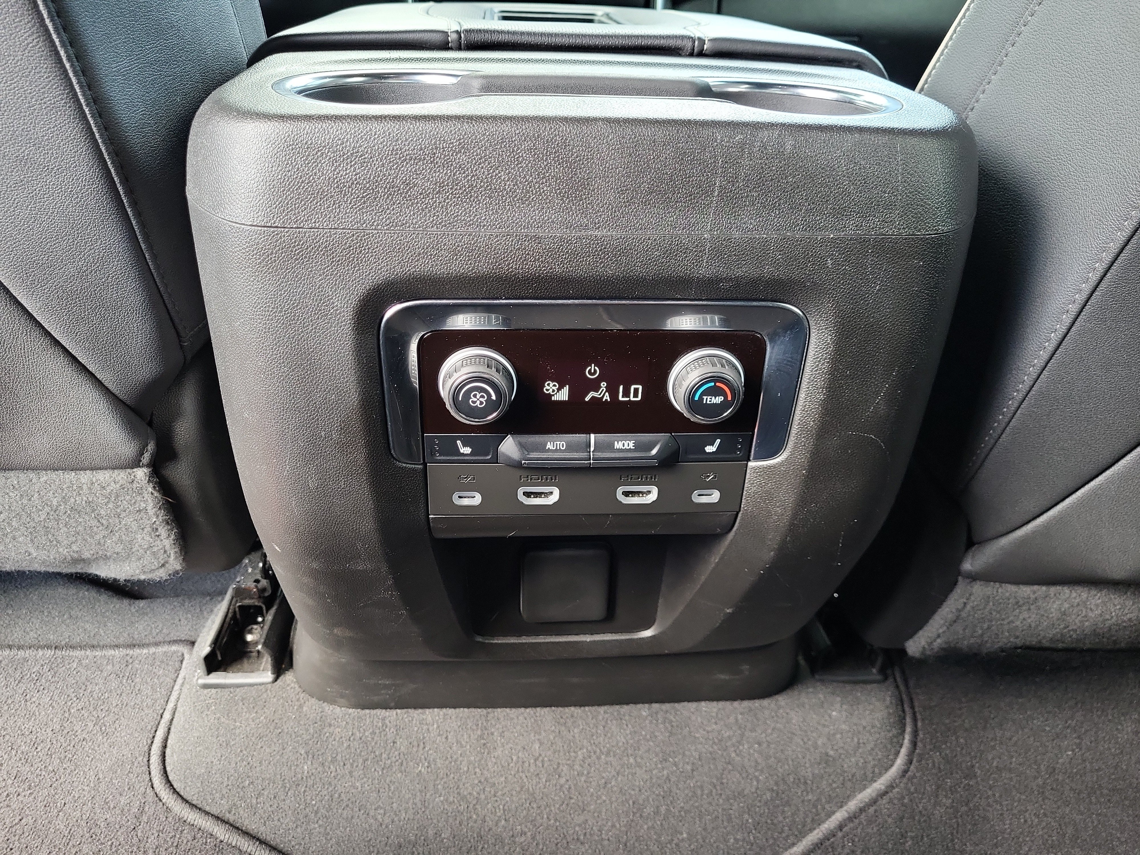 Used 2023 Chevrolet Tahoe Premier AWD/4WD image 16