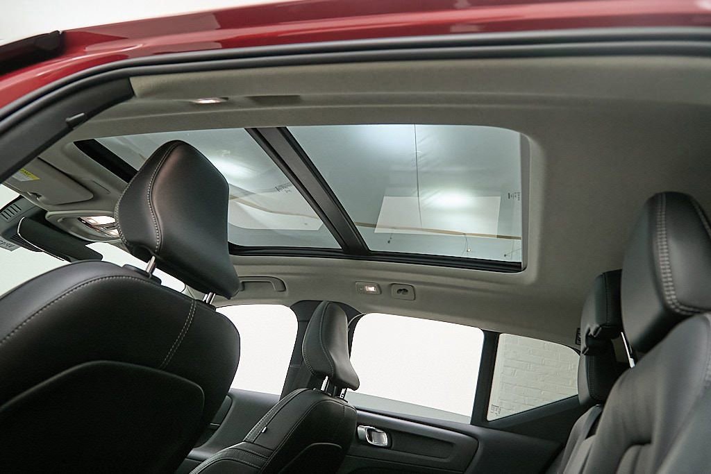 Certified 2023 Volvo XC40 B5 Plus w/ Driver Assist Package image 22