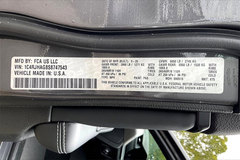 New 2025 Jeep Grand Cherokee Altitude image 13