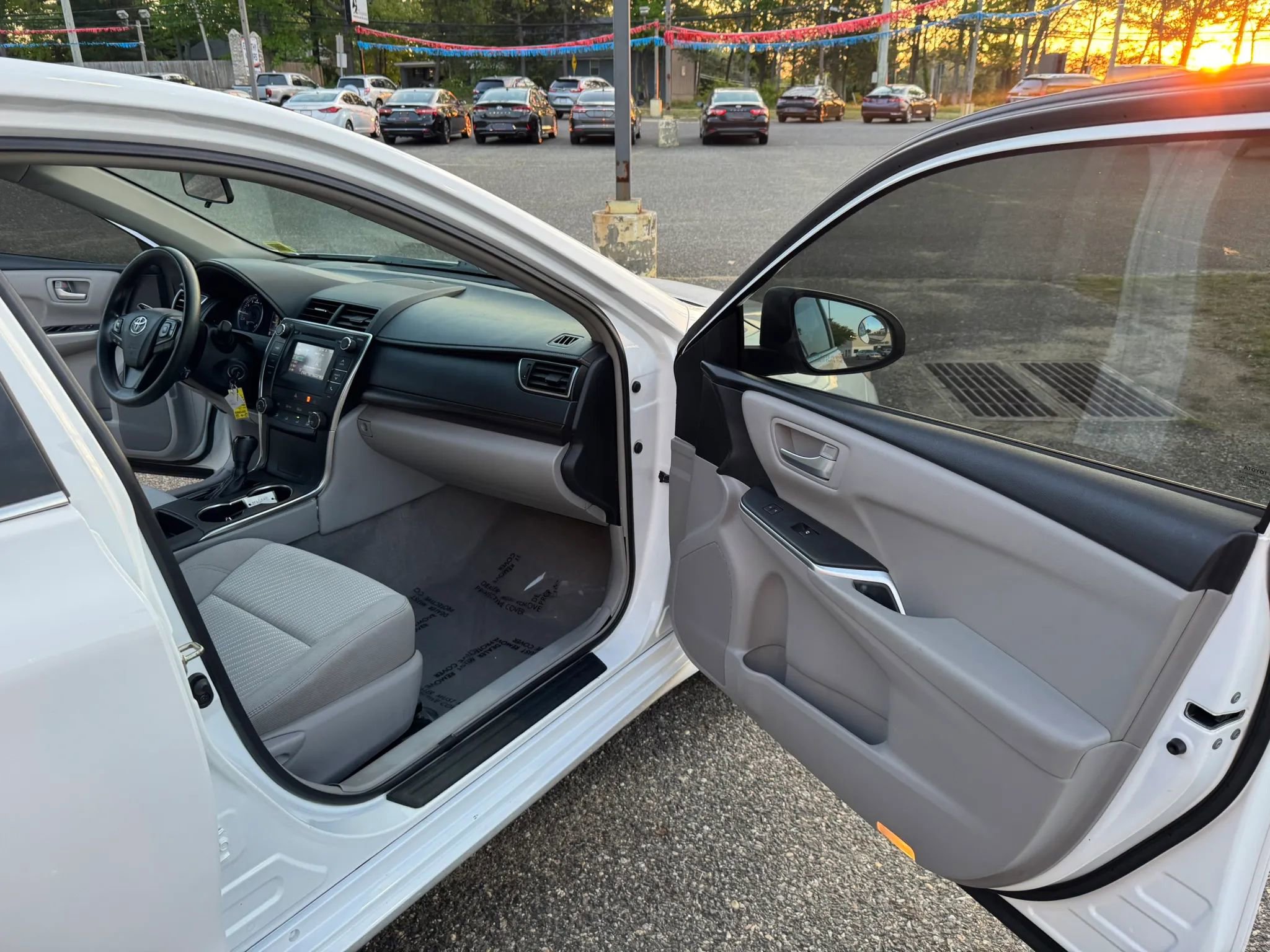 Used 2016 Toyota Camry LE FWD image 17