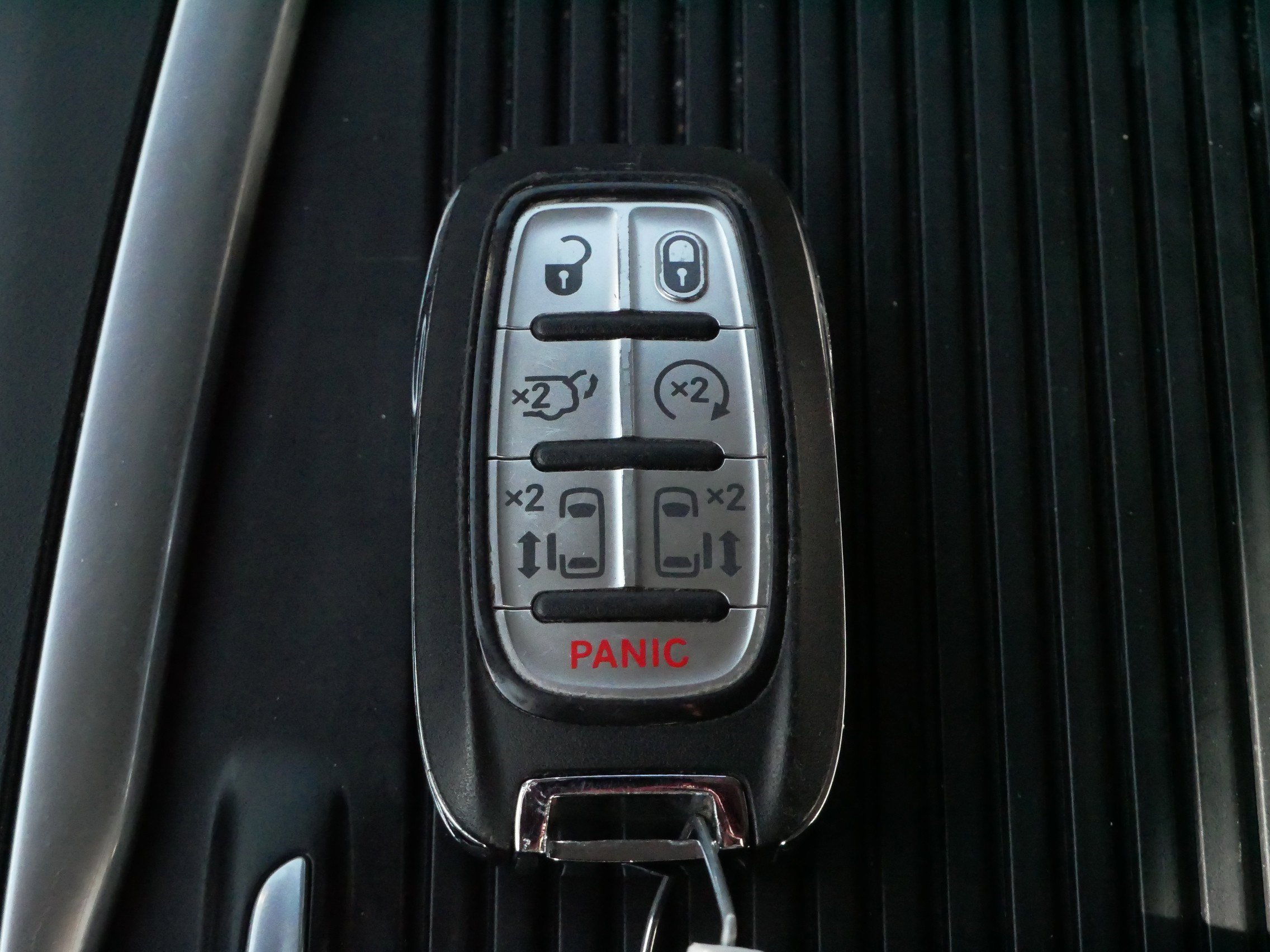 Used 2024 Chrysler Pacifica Touring-L image 32