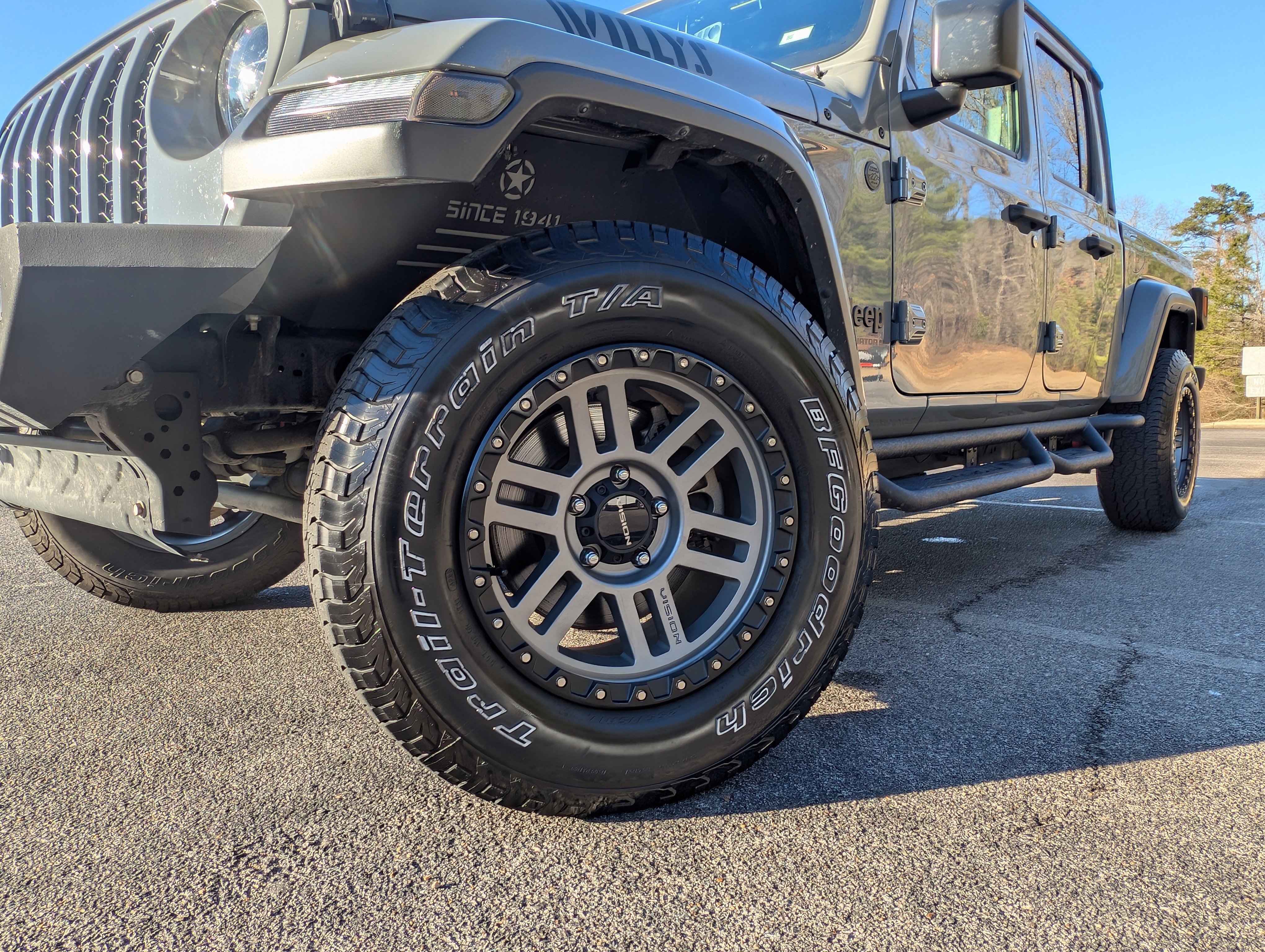 Used 2023 Jeep Gladiator Willys image 32