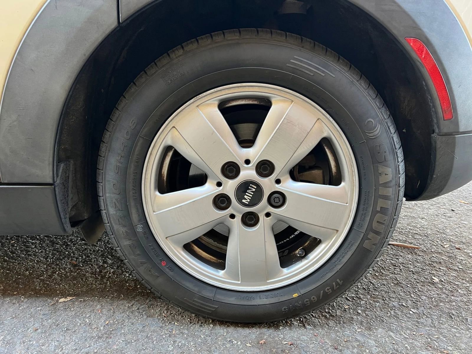 Used 2015 MINI Cooper 4-Door Hardtop image 22