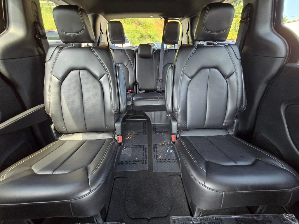 Used 2025 Chrysler Pacifica Select FWD image 43