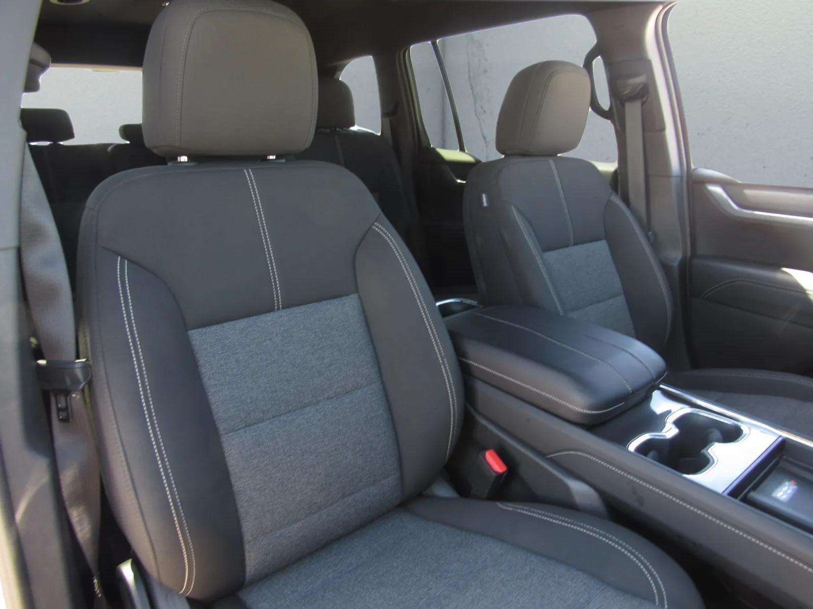 Used 2026 GMC Acadia Elevation FWD image 10