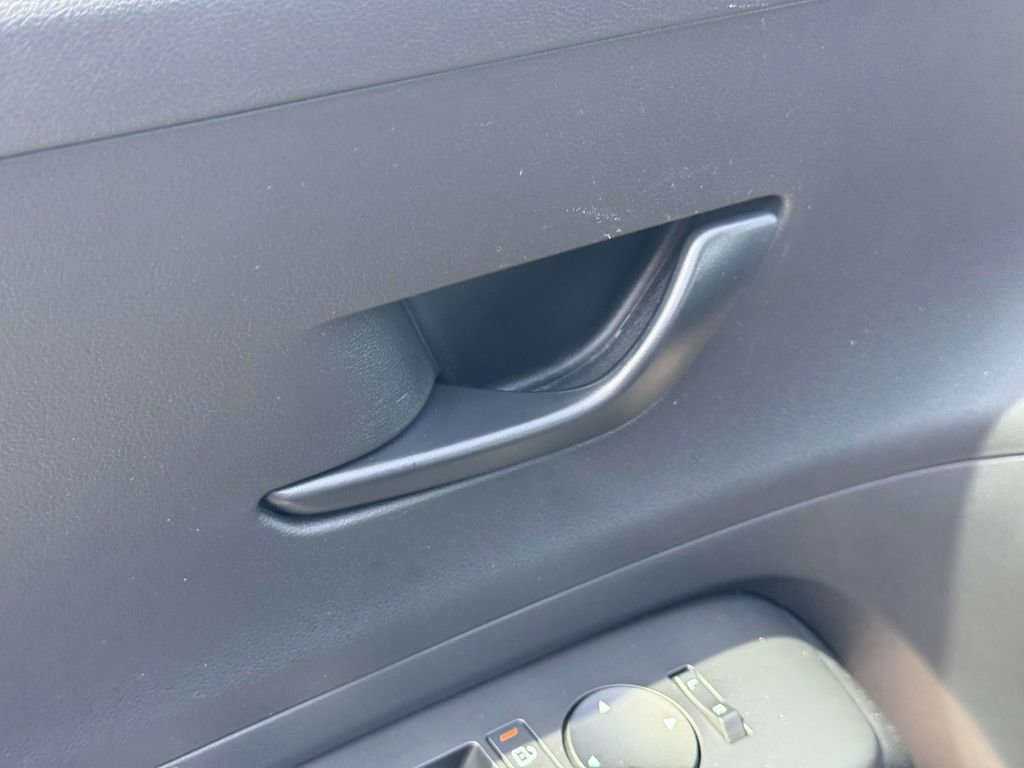 Certified 2026 Hyundai Kona SE AWD/4WD image 16