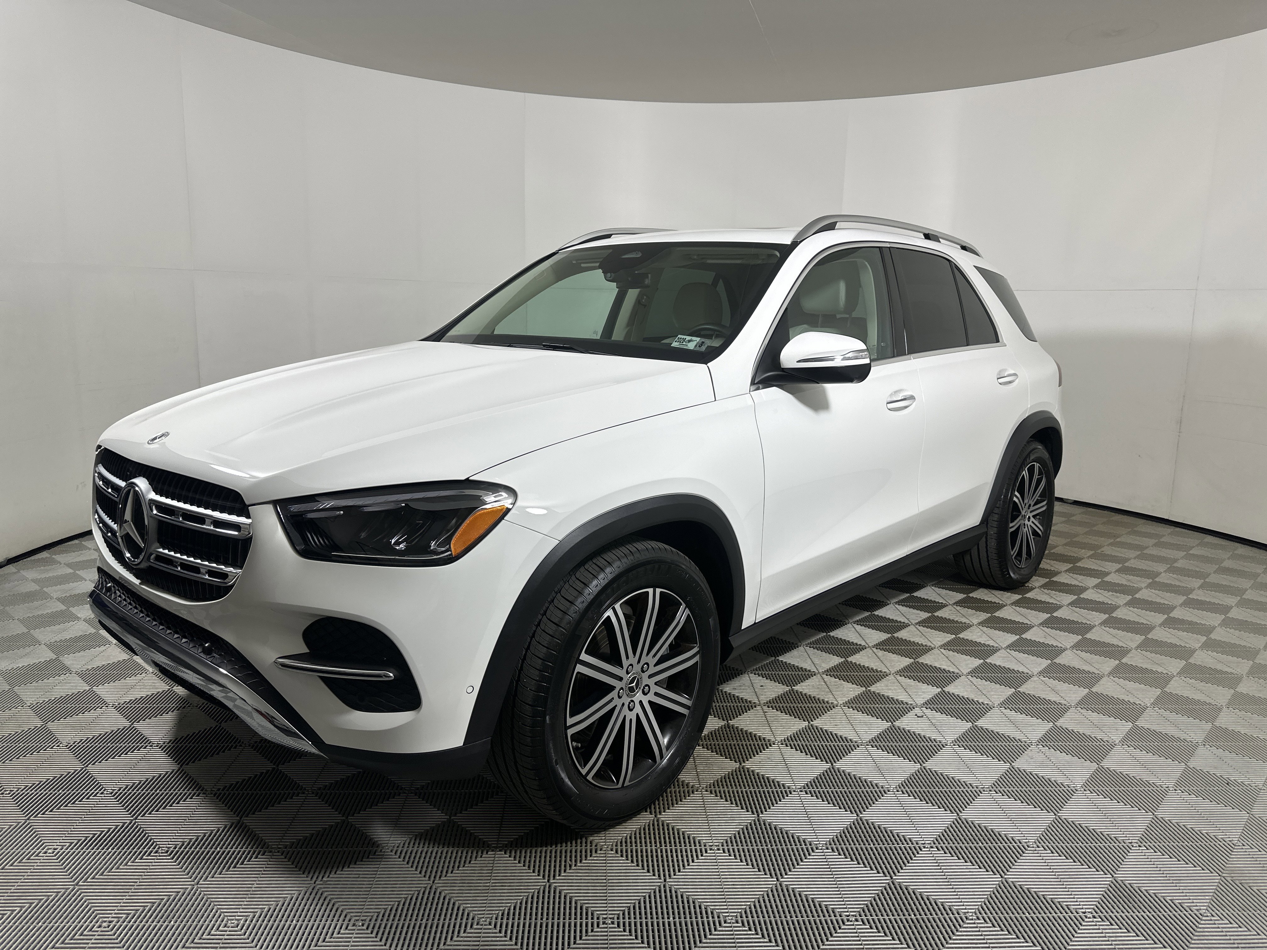 Used 2026 Mercedes-Benz GLE 350 4MATIC image 3