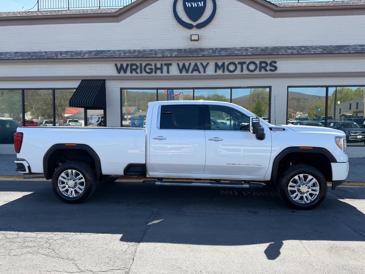Used 2022 GMC Sierra 3500 Denali AWD/4WD image 2