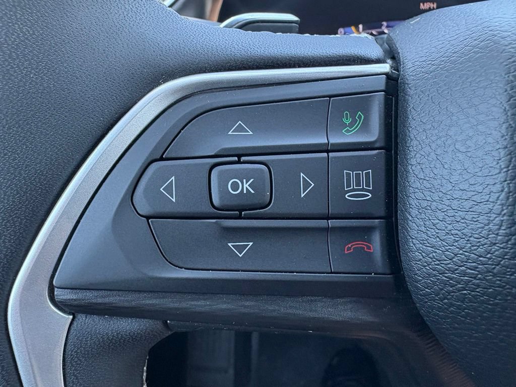 Used 2025 Jeep Grand Cherokee Altitude AWD/4WD image 19