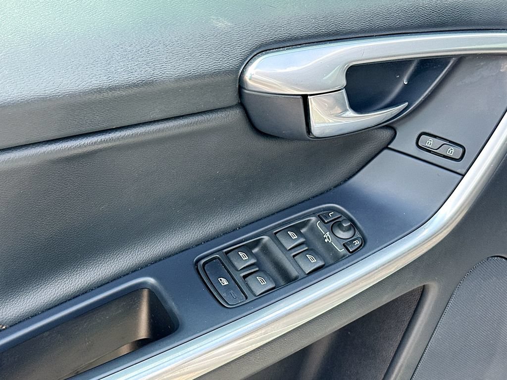 Used 2017 Volvo XC60 T5 Dynamic w/ Preferred Option Package FWD image 21