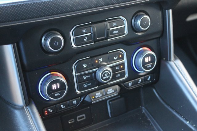 Used 2023 Chevrolet Suburban Premier image 27