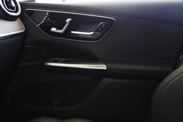 New 2025 Mercedes-Benz GLC 350e 4MATIC image 30