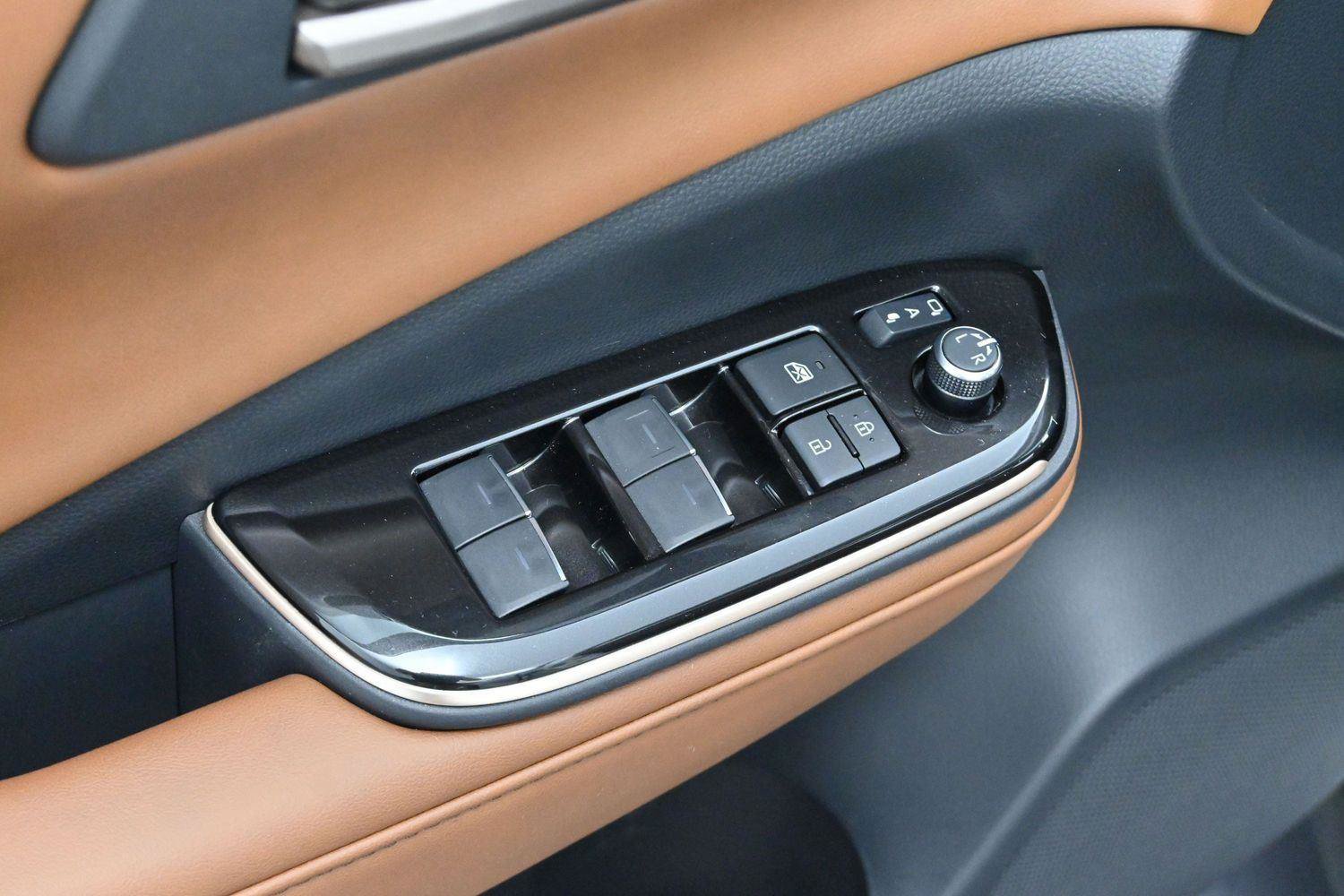 Used 2025 Toyota Crown Signia AWD/4WD image 11