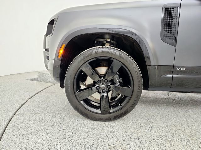 Used 2023 Land Rover Defender 110 image 31