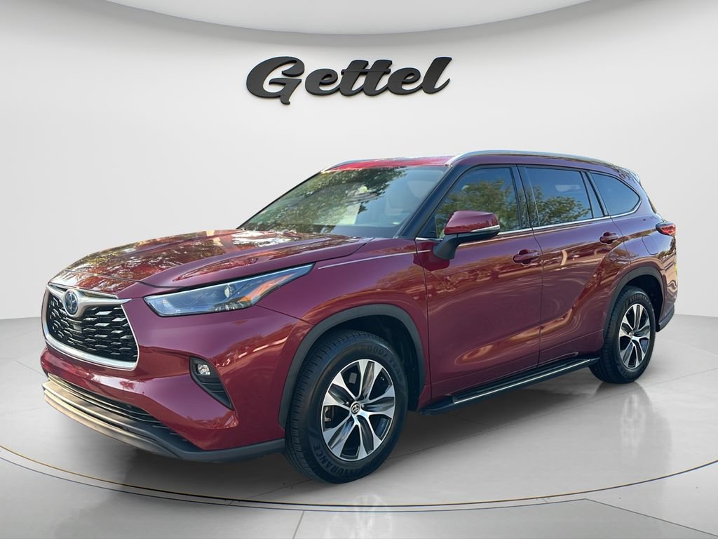 Used 2022 Toyota Highlander XLE FWD image 1