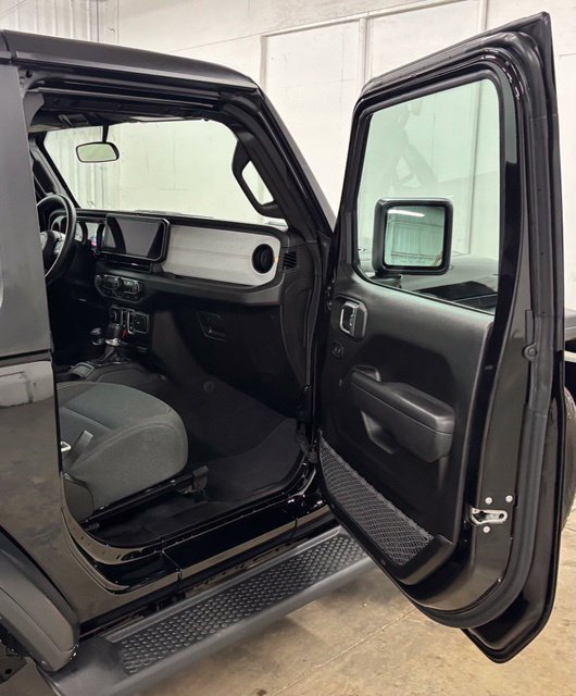 Used 2025 Jeep Wrangler Sport AWD/4WD image 17