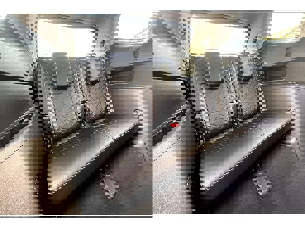 Used 2025 Volkswagen Atlas SE image 31