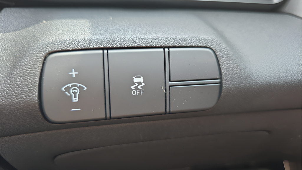Certified 2026 Hyundai Elantra Sport FWD image 26