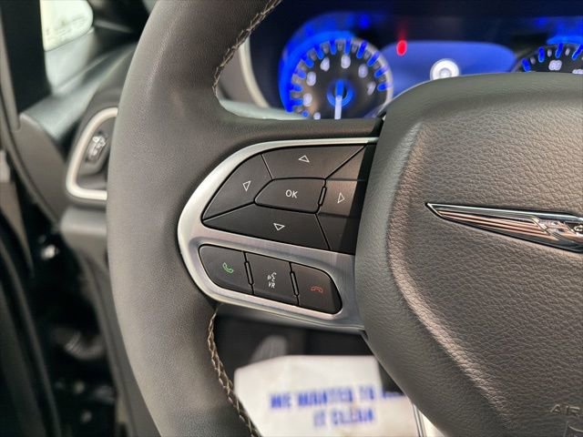 Used 2025 Chrysler Pacifica Select image 17