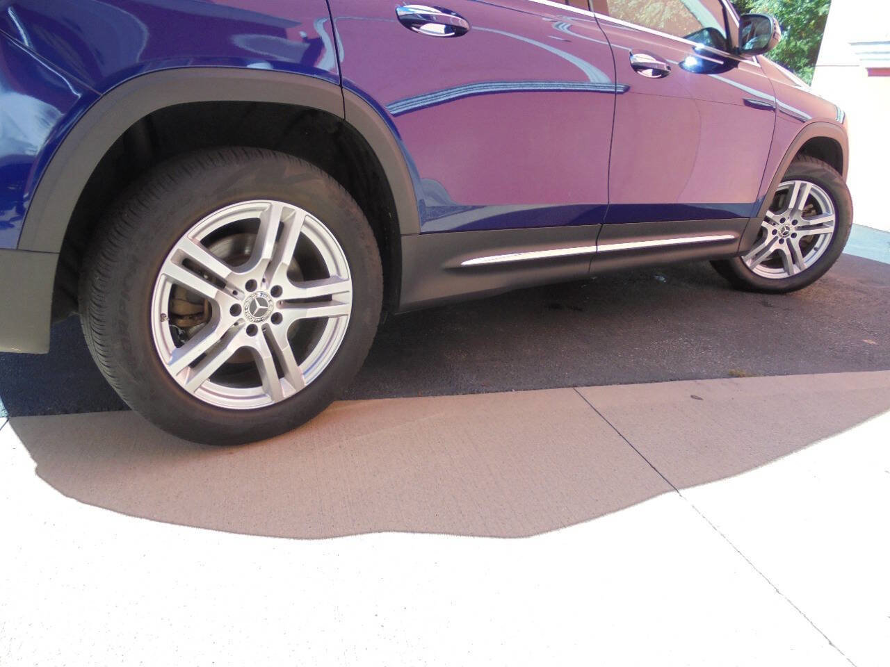 Used 2020 Mercedes-Benz GLB 250 4MATIC w/ Premium Package image 23