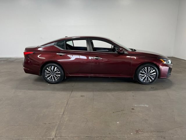 Used 2023 Nissan Altima 2.5 SV FWD image 2