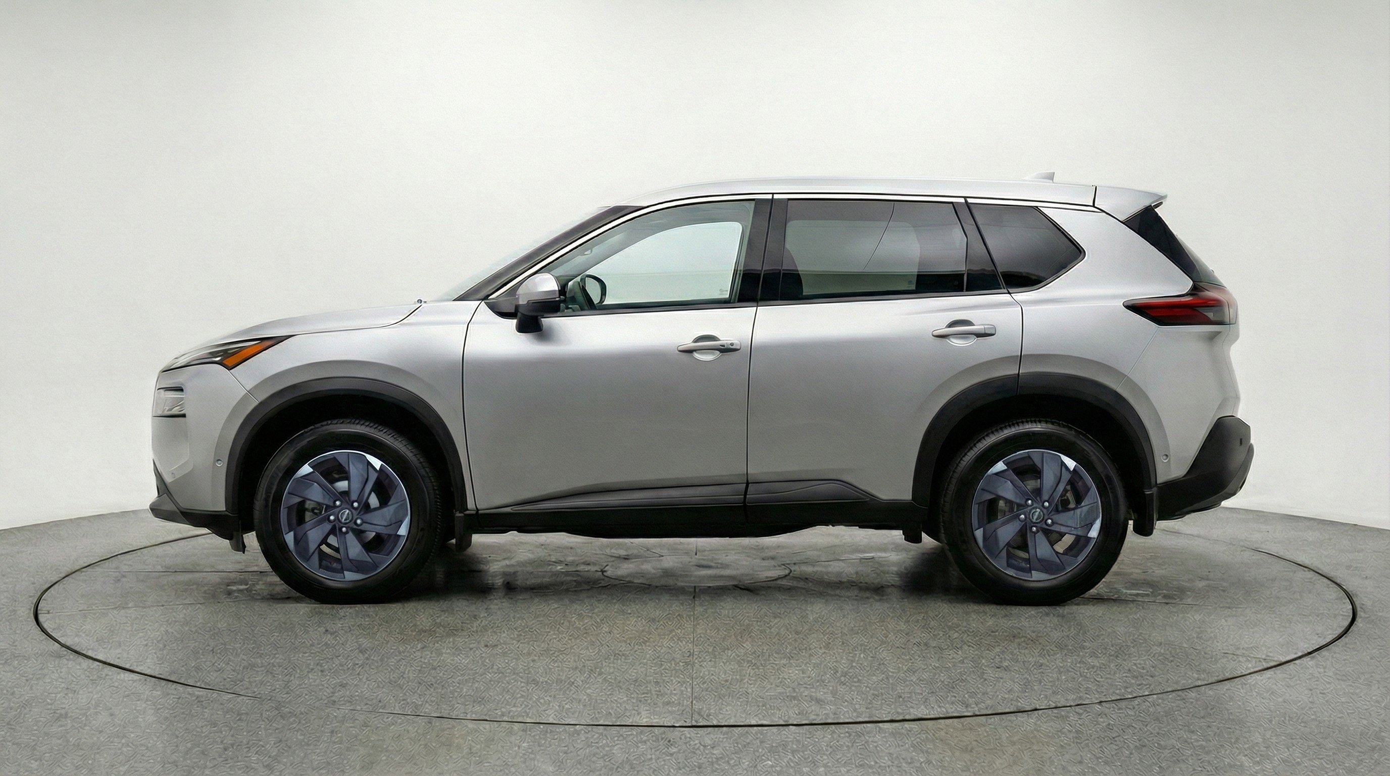 Used 2025 Nissan Rogue SV FWD image 5