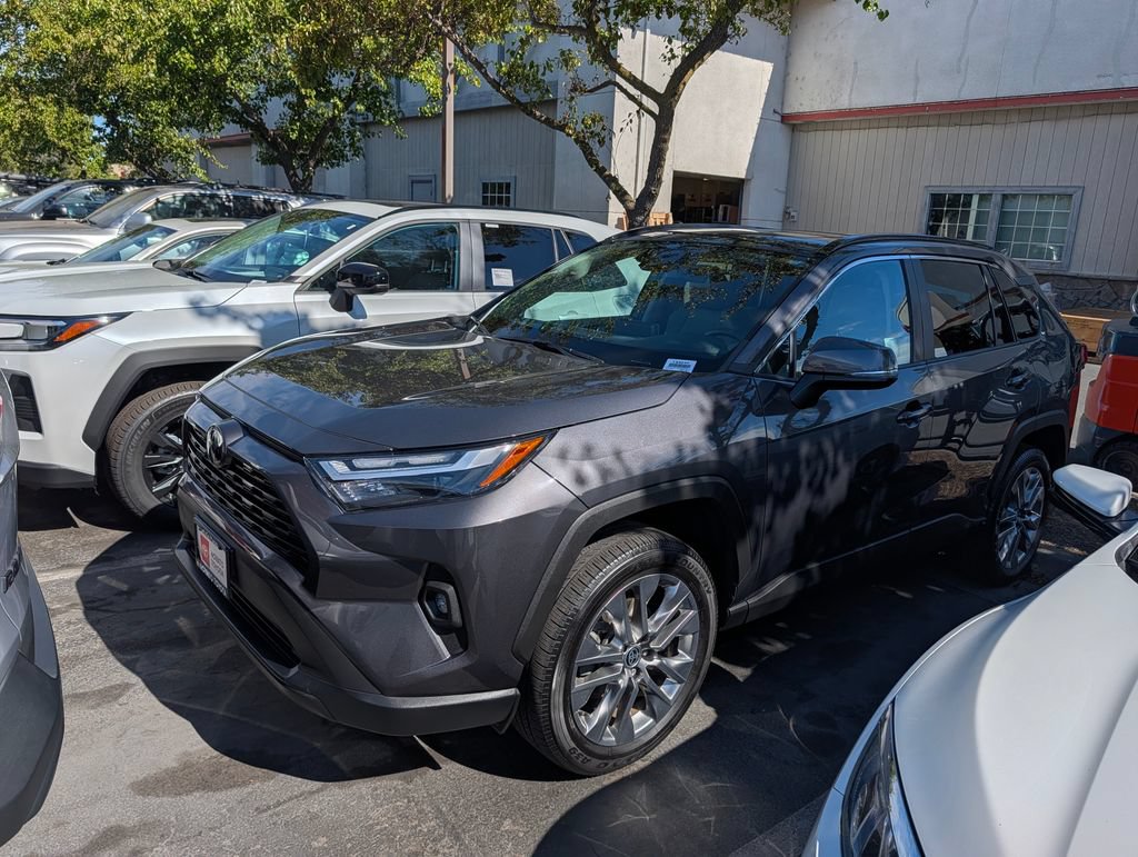 Used 2023 Toyota RAV4 XLE Premium AWD/4WD image 5