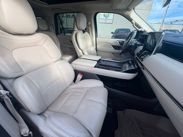 Used 2021 Lincoln Navigator L Reserve w/ Luxury Package AWD/4WD image 32