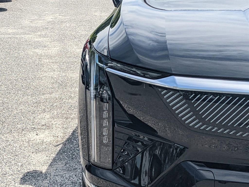 New 2025 Cadillac Optiq Luxury 1 image 9